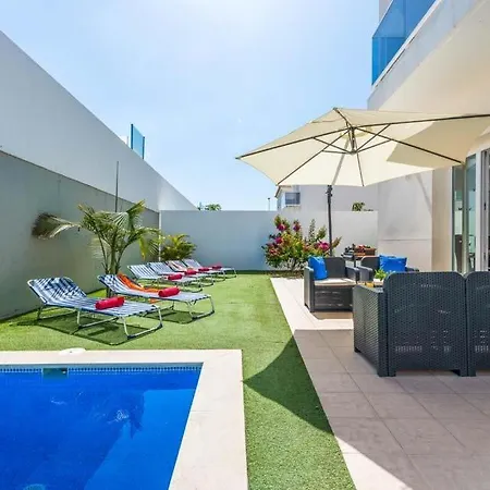 Playa De Fanabe Sleeps 8 With Pool Air Con And Wifi ヴィラ アデヘ