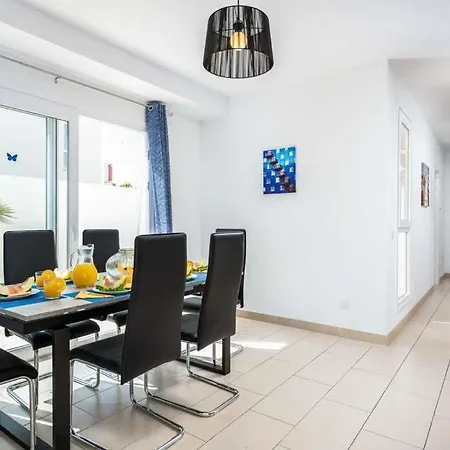 Playa De Fanabe Sleeps 8 With Pool Air Con And Wifi ヴィラ アデヘ