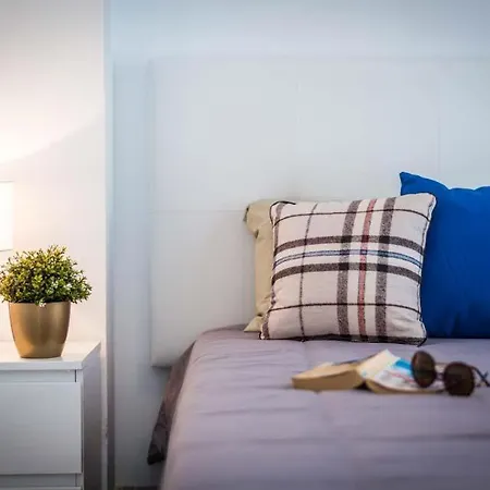 Playa De Fanabe Sleeps 8 With Pool Air Con And Wifi アデヘ