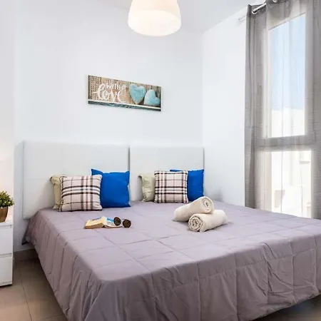 Playa De Fanabe Sleeps 8 With Pool Air Con And Wifi ヴィラ