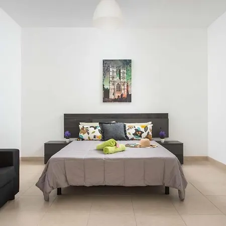 Playa De Fanabe Sleeps 8 With Pool Air Con And Wifi ヴィラ アデヘ